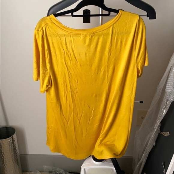 Socialite yellow v neck t with pocket size large - Picture 2 of 2